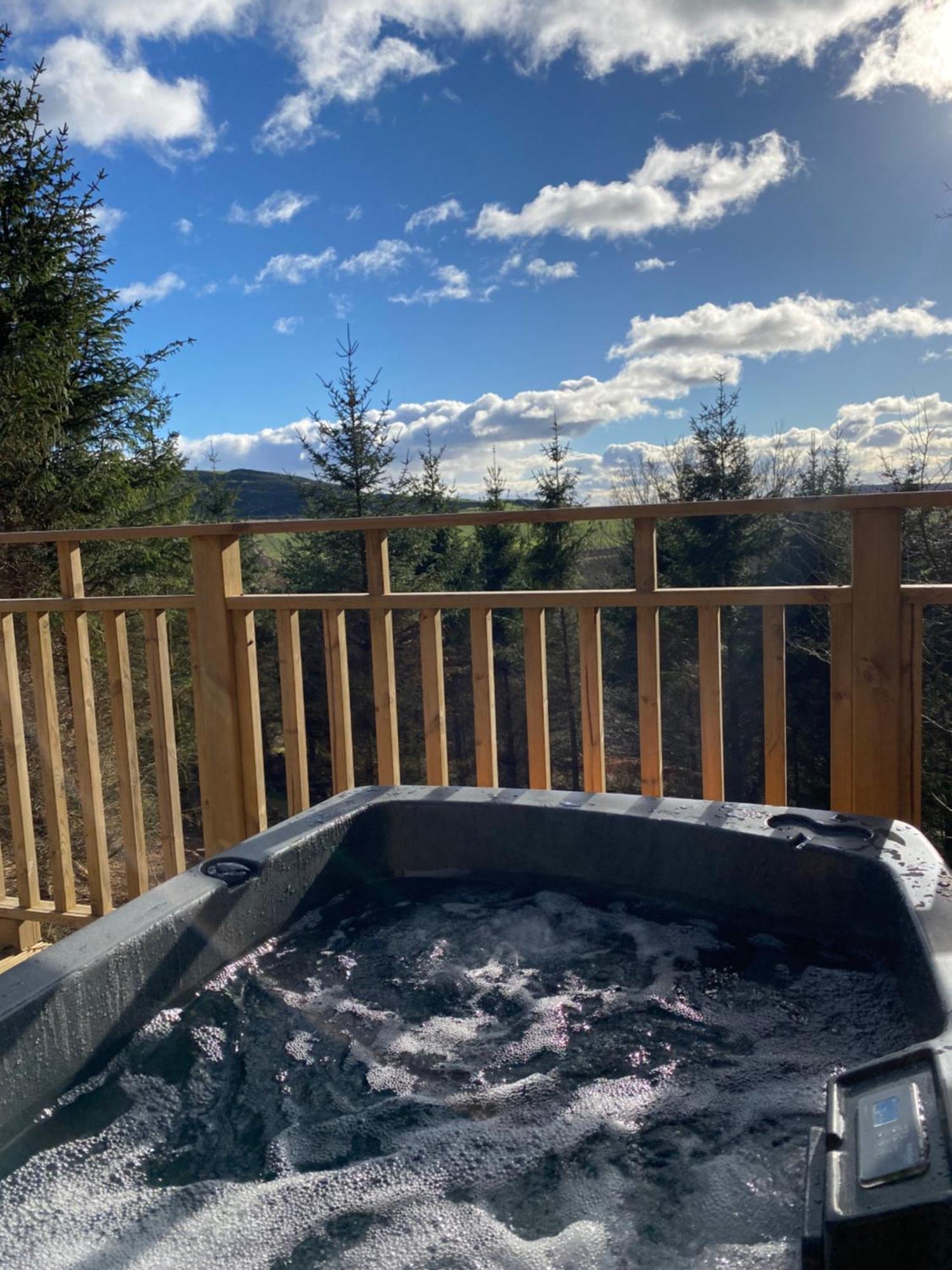 Acorn Lodge With Hot Tub Cupar Exterior photo