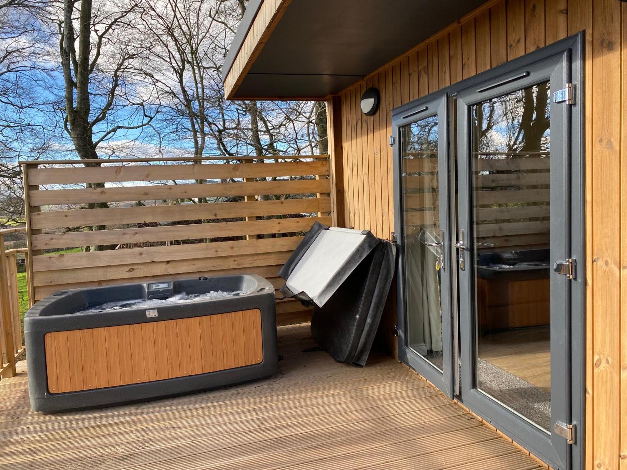 Acorn Lodge With Hot Tub Cupar Exterior photo